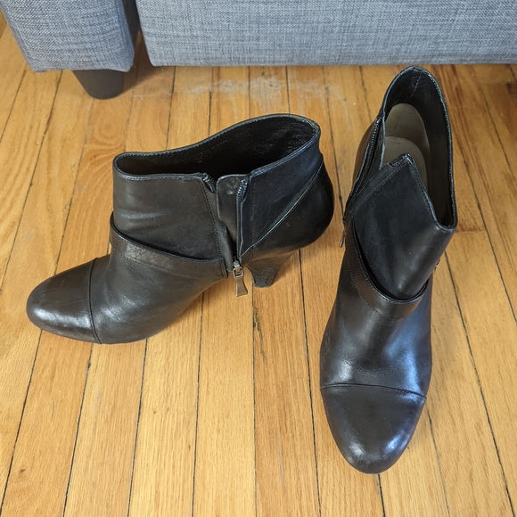Maxstudio black leather booties heels boots 9.5 - Picture 8 of 10